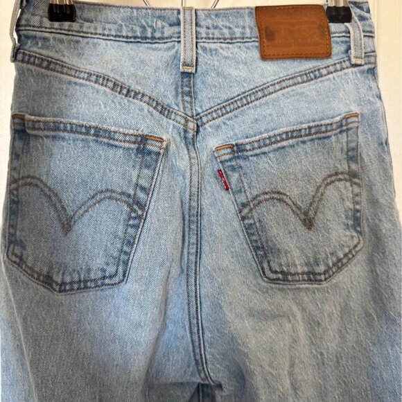 Levi's Ribcage Straight Ankle Jeans - Picture 3 of 3